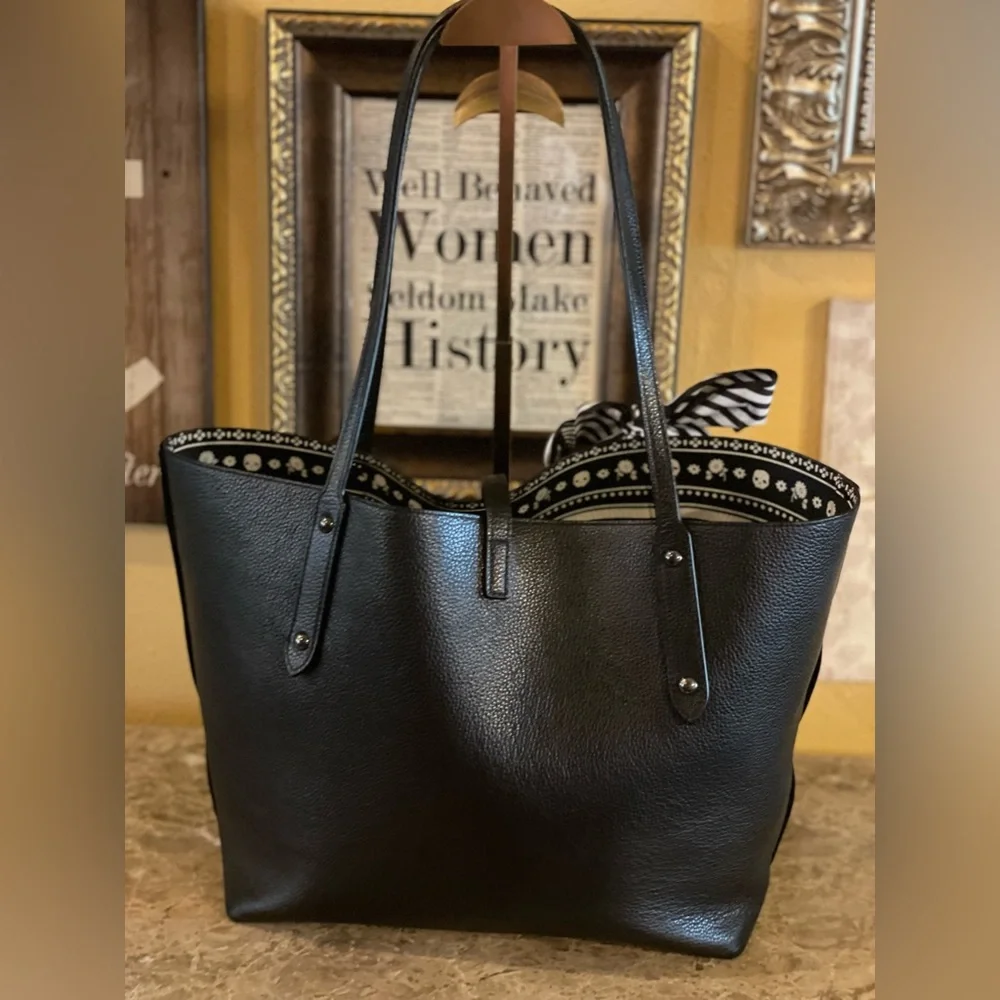 COACH Skull Bandana Print Market Leather Tote W/UNBRANDED Striped Scarf Accent - Picture 7 of 17